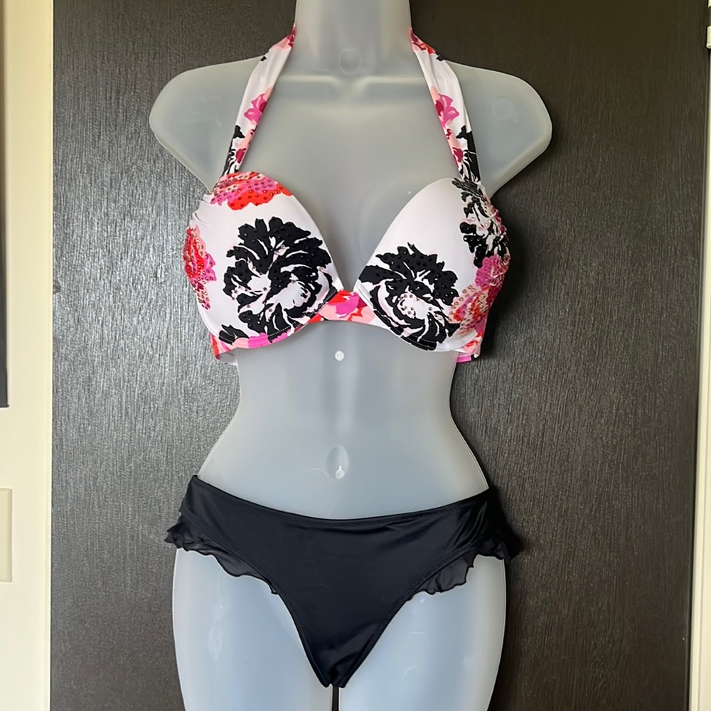 Black and White Bombshell